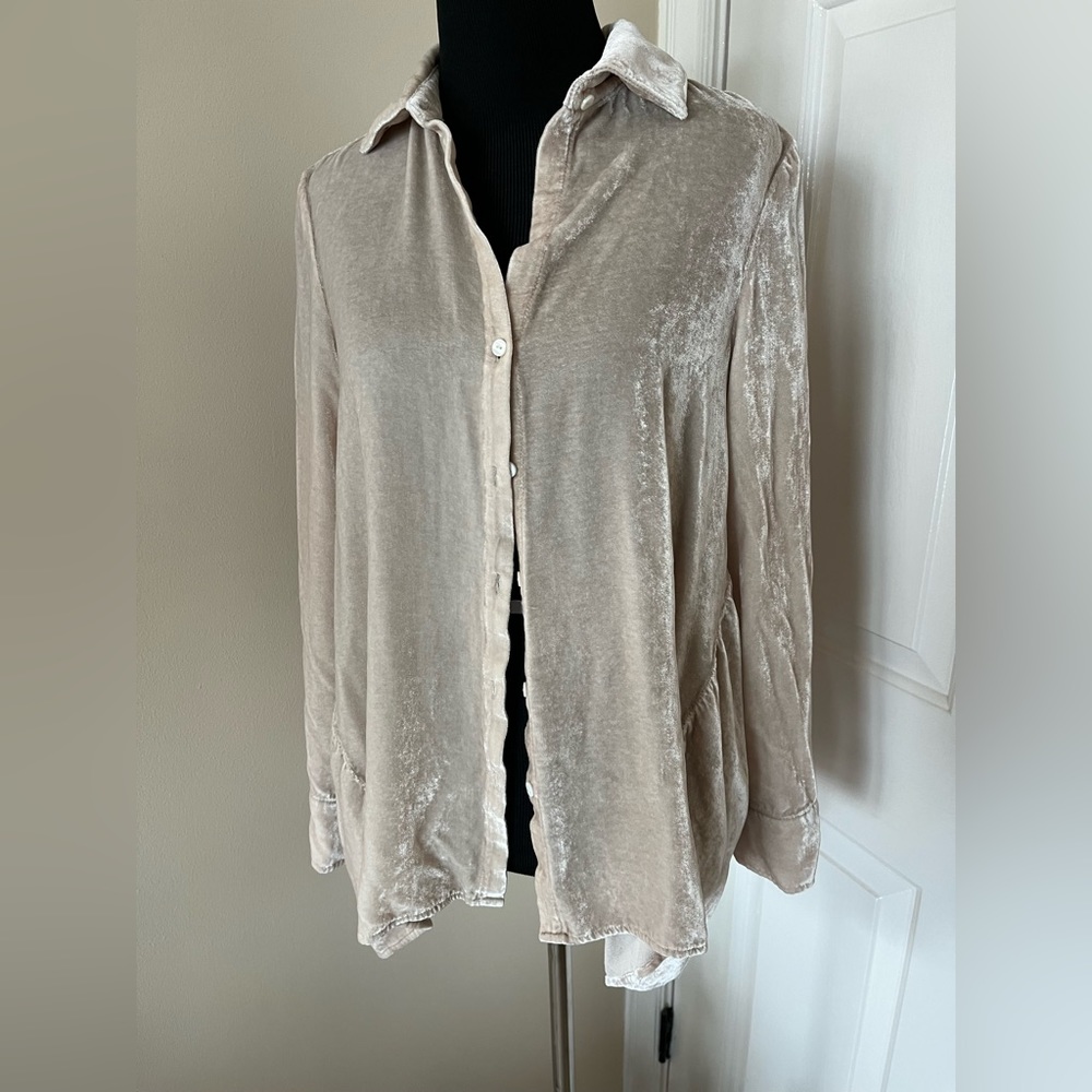 Women’s button down shirt Blue Tassel brand velvet look S pale tan